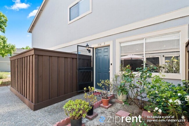 Building Photo - 2 br, 1 bath Townhome - 354 Rio Verde Plac...