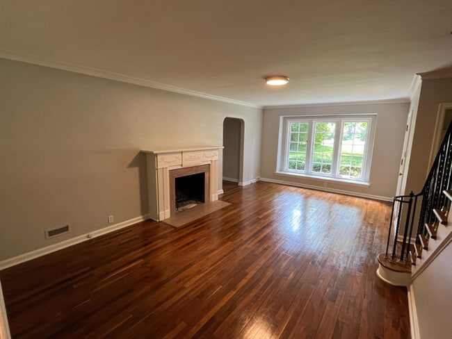 Building Photo - 315 E Westfield Blvd