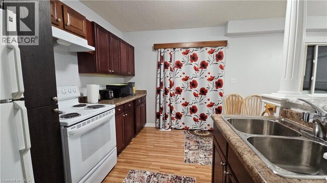 Building Photo - 10 Doll Ct