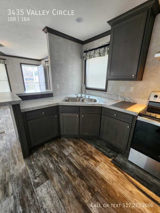 Building Photo - 3435 Valley Cir