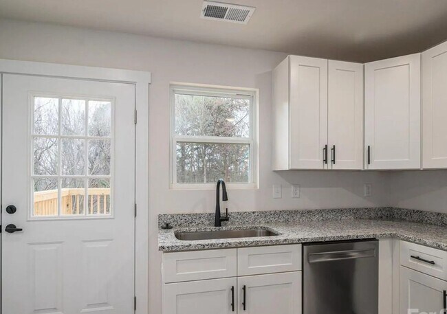 Foto del edificio - 717 7th Ave SW