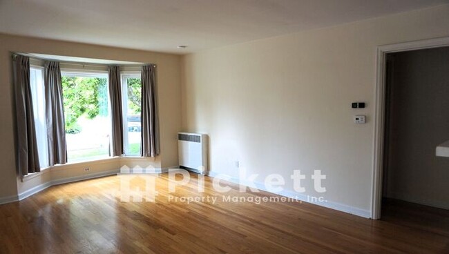 Foto del edificio - 2 Bedroom Charming Manette Home