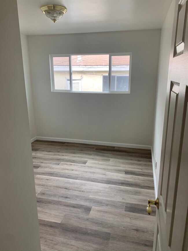 Bedrooms - 4227 W 169th St