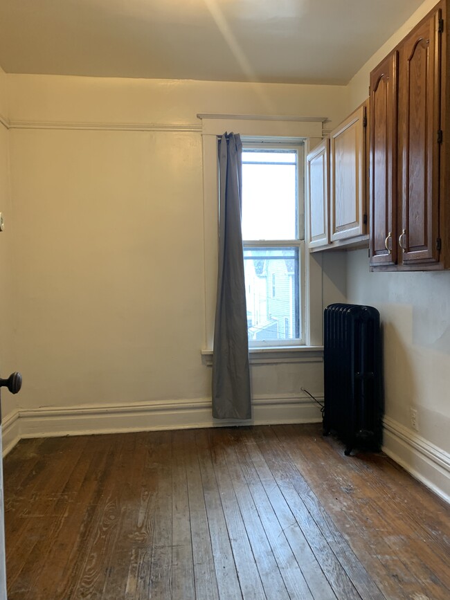 Sleeping room only - 511 Franklin St