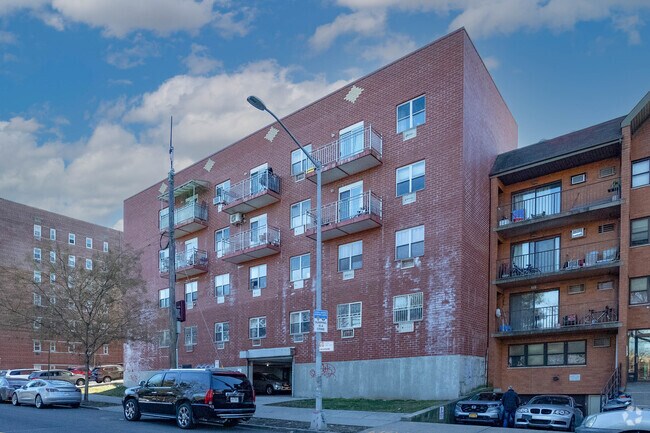 Building Photo - 112-45 39th Ave