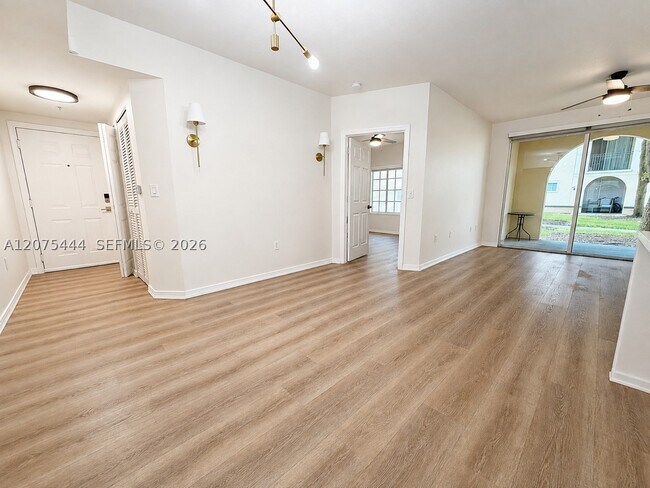 Building Photo - 2548 Centergate Dr