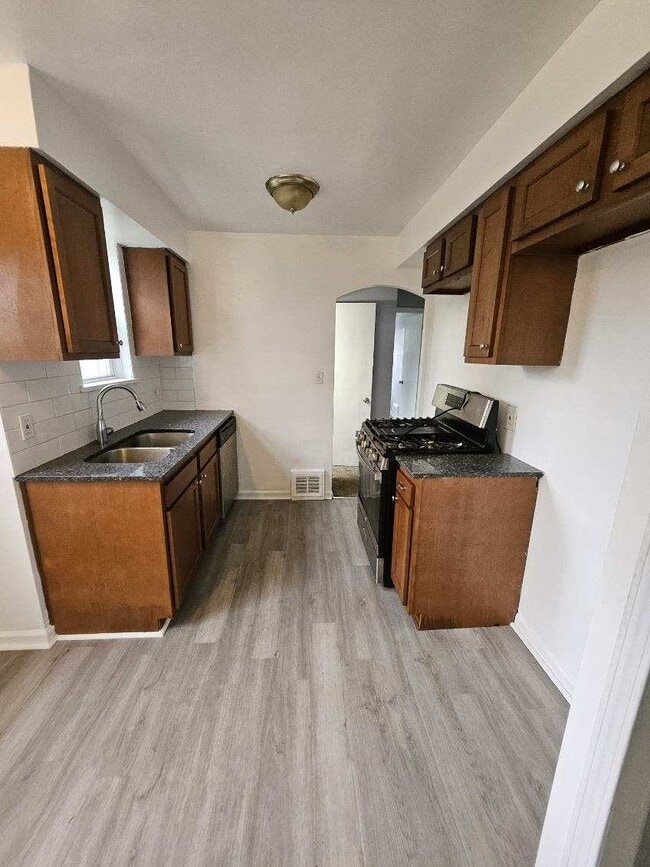 Foto del edificio - 16300 Corkhill Rd