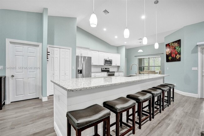 Foto del edificio - 126 NW Heather St