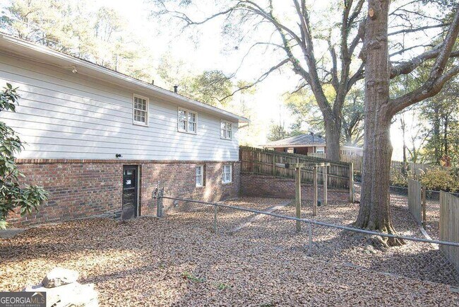 Foto del edificio - 916 Jones Mill Rd