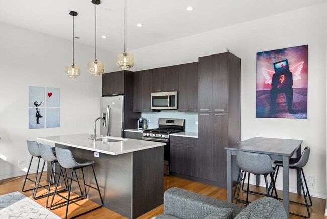 Foto del edificio - 1728 W Division St