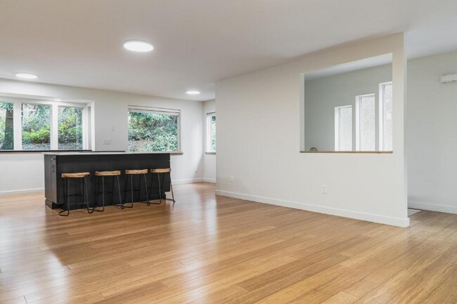 Building Photo - 860 Hyak Way