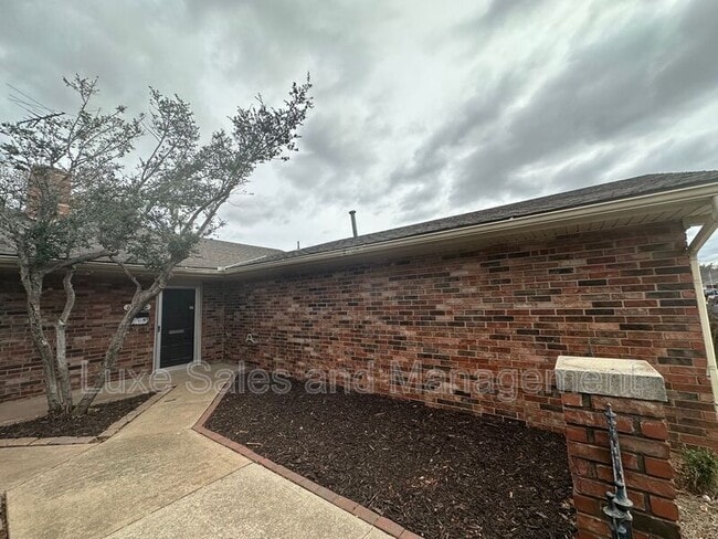 Photo - 6102 N Ross Ave House