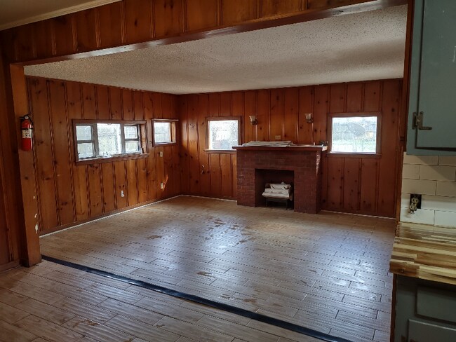 Building Photo - 310 Azalea Dr