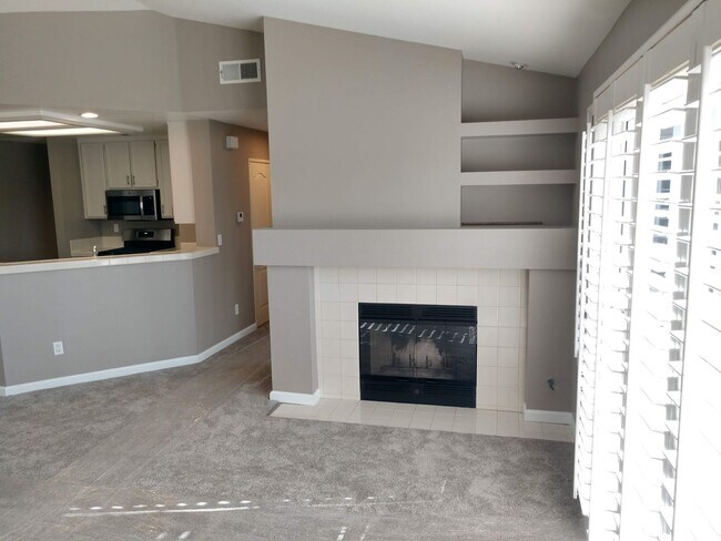 Building Photo - Beautiful Tierrasanta Condo for Rent
