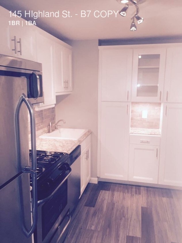 Foto principal - 145 Highland St