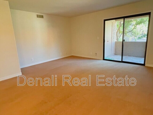 Foto del edificio - 8700 E Mountain View Rd