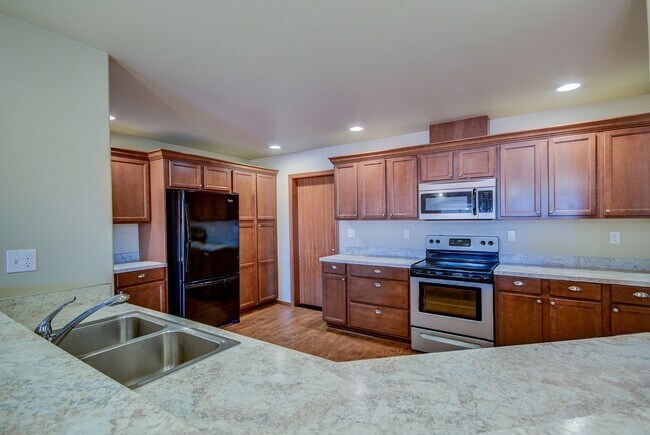 Foto del edificio - 3 Bedroom Townhouse Steps from Fort Nugent...