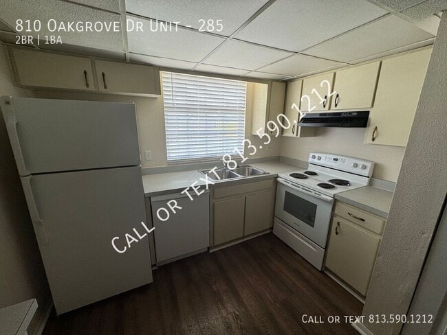Building Photo - 810 Oakgrove Dr