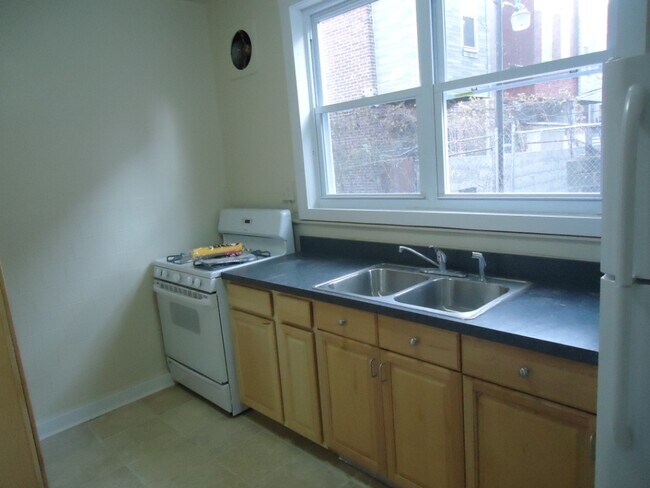 Building Photo - 1621 S 24th St