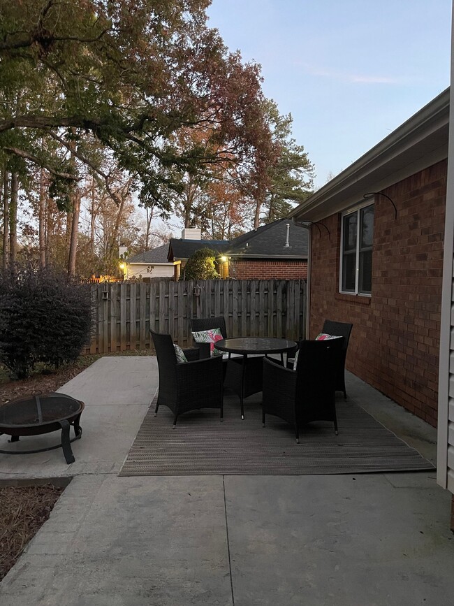 Building Photo - 3877 Villa Ln