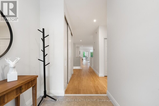 Building Photo - 1589 Henri Lauzon St