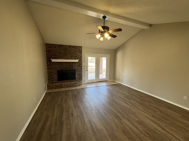 Foto del edificio - Stunning 3-Bedroom Haven with Cozy Firepla...