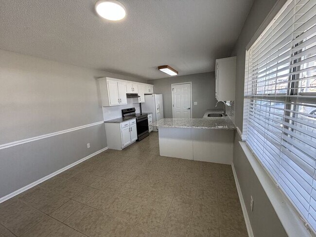 Foto del edificio - 88 Cedar Tree Ln