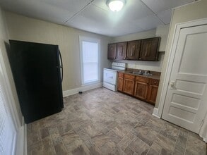 Building Photo - 801 S Millwood Ave