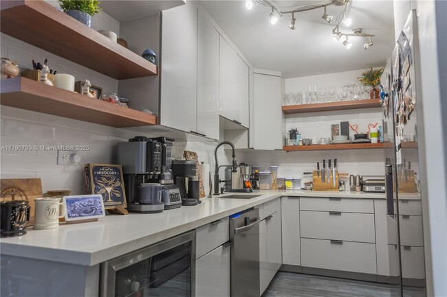 Foto del edificio - 20355 NE 34th Ct