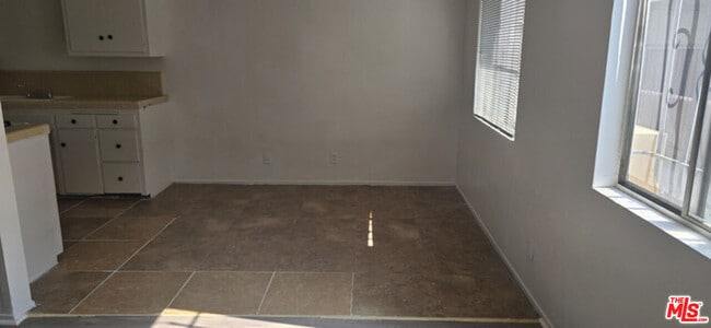 Foto del edificio - 2630 S La Salle Ave