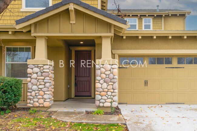 Foto del edificio - South Tracy 4-Bed Home with First-Floor Bedroom