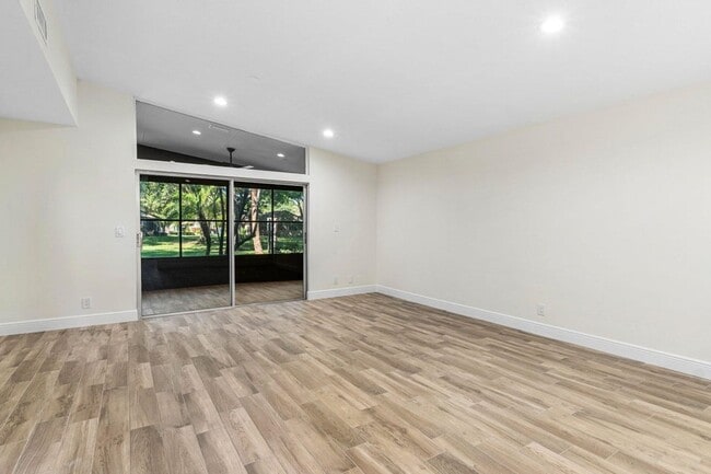 Foto del edificio - 22289 Timberly Dr