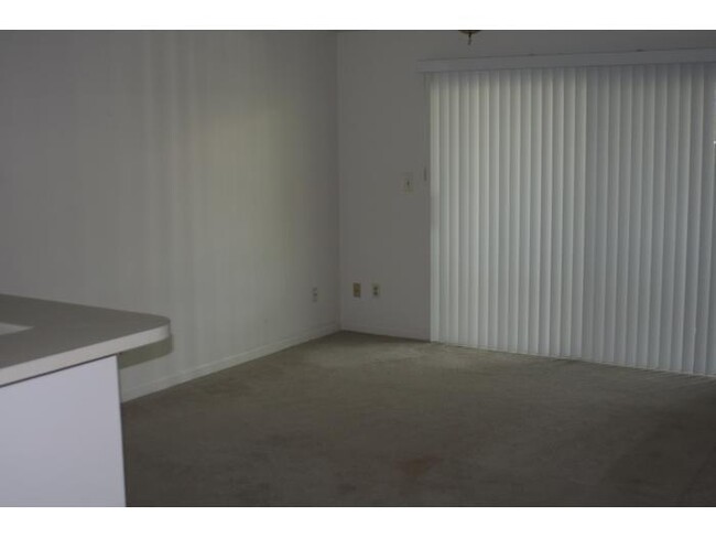 Building Photo - 1BR/BA Condo in Hampton Club!!