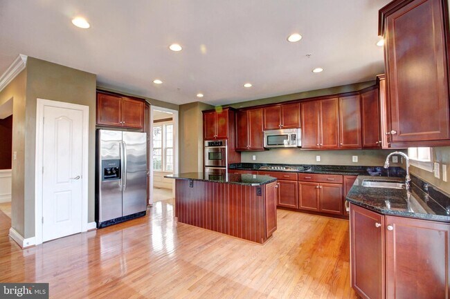 Building Photo - 4105 Brushfield Dr