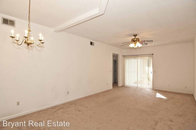 Building Photo - 721 Bragg Dr