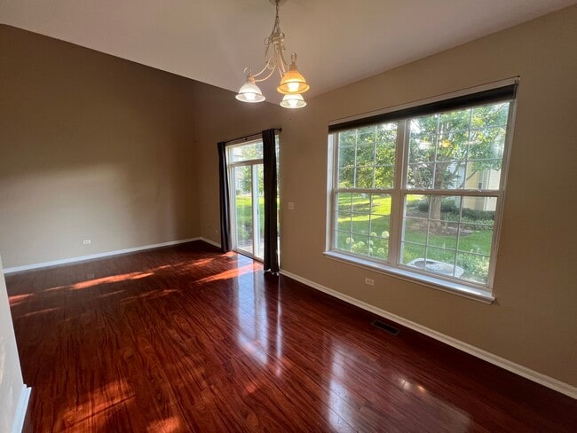 Building Photo - 2820 White Thorn Cir