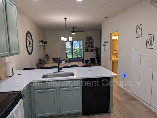 Foto del edificio - 2241 Trillium Park Ln