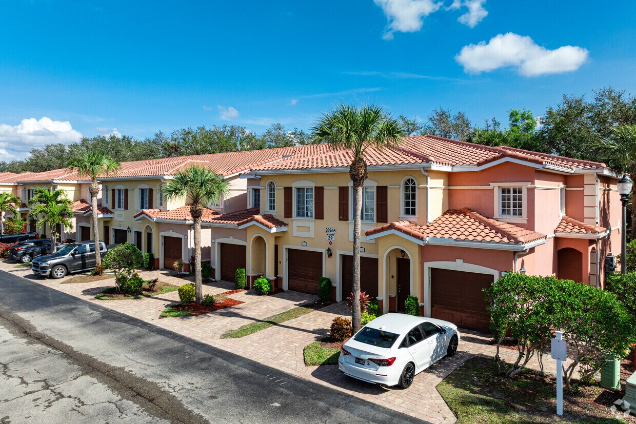 20272 Royal Villagio Ct - Villagio