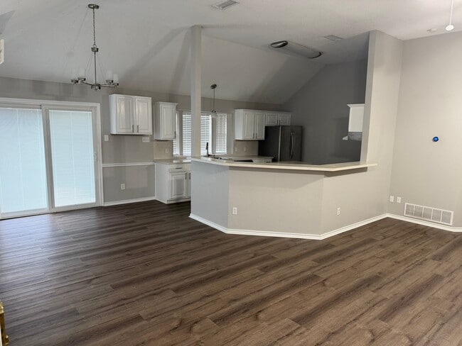 Foto del edificio - 7932 Hill Country Ln