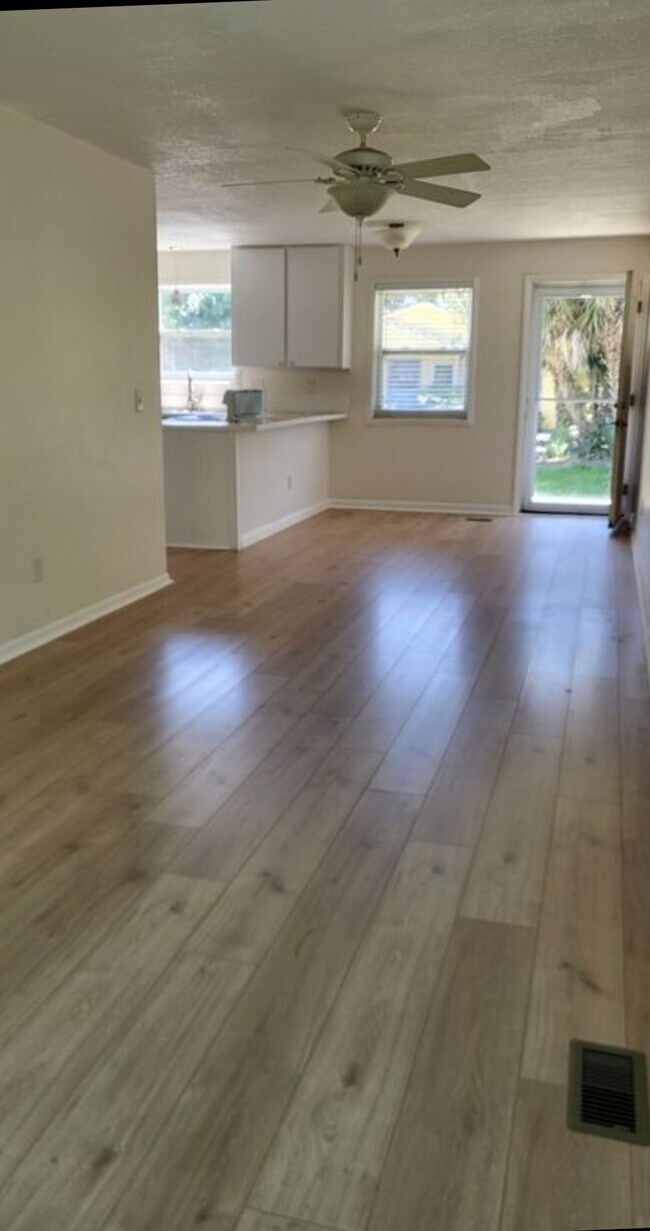 Living Room - 216 12th St