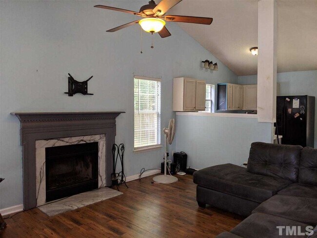 Building Photo - 301 Birdsong Way