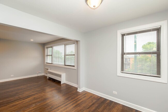 Building Photo - 6805 N Ridge Blvd