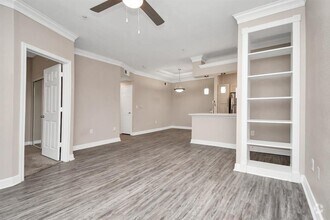 Building Photo - 3225 Woodland Park Dr