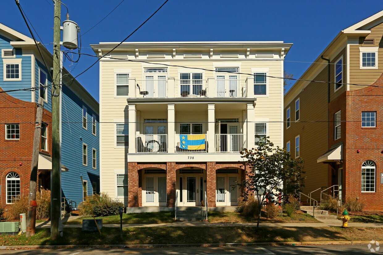 Building Photo - Avenues 2