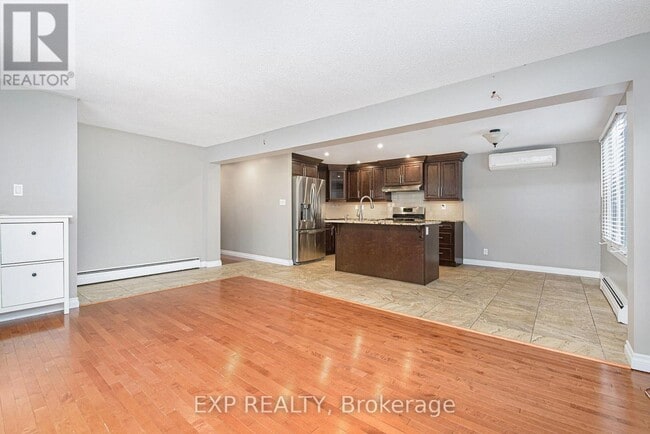 Building Photo - 1513 Queenswood Crescent