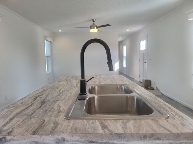 Foto del edificio - 45 Swan Ln