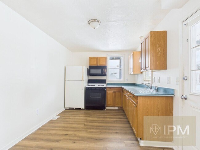 Building Photo - 366 High St