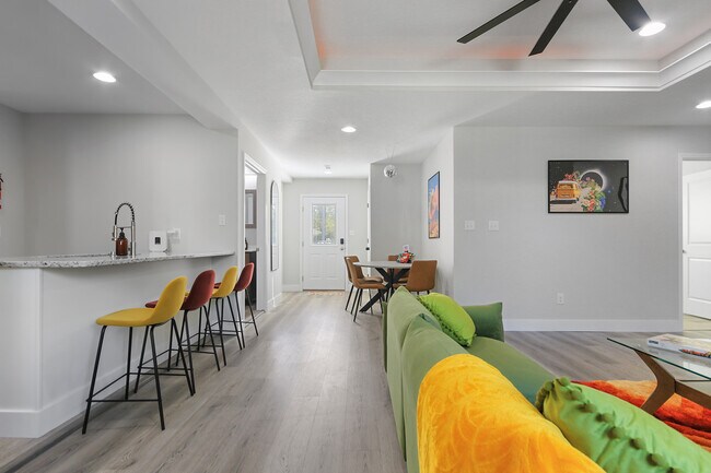 Foto del edificio - 701 Mikel St
