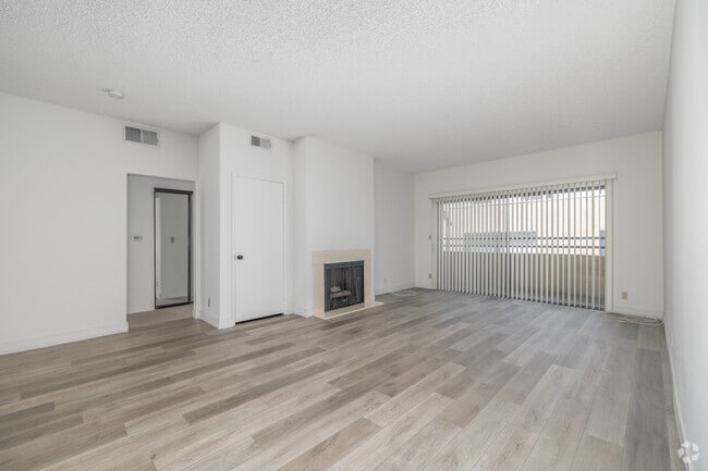 2BR, 2BA - 1,050SF - Living Room - 14400 Dickens St