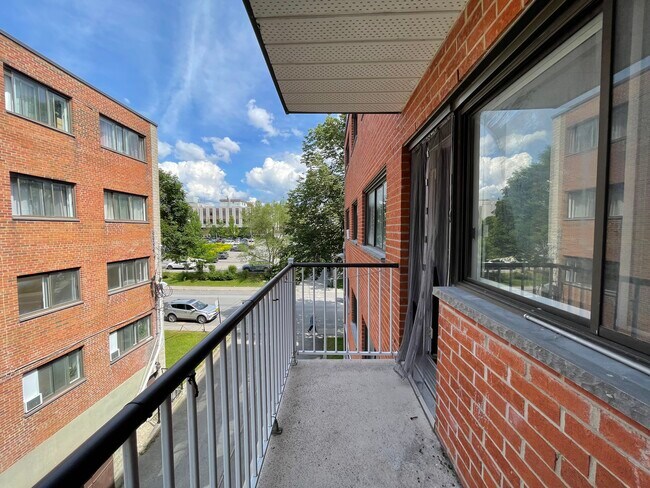 Building Photo - 4205 Av Bourret